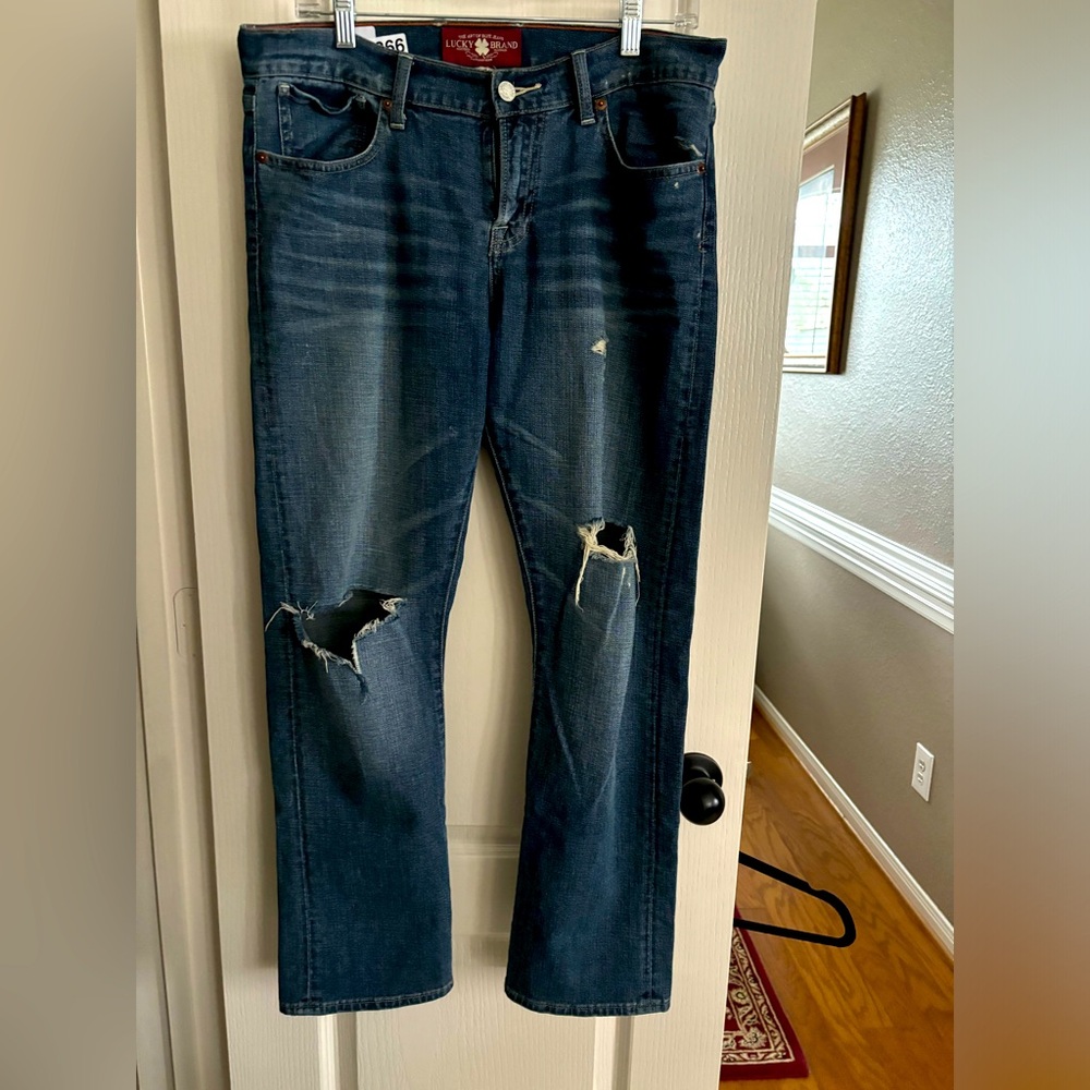 Lucky brand. Size 8. 29 inch inseam. Jeans. In good use condition.